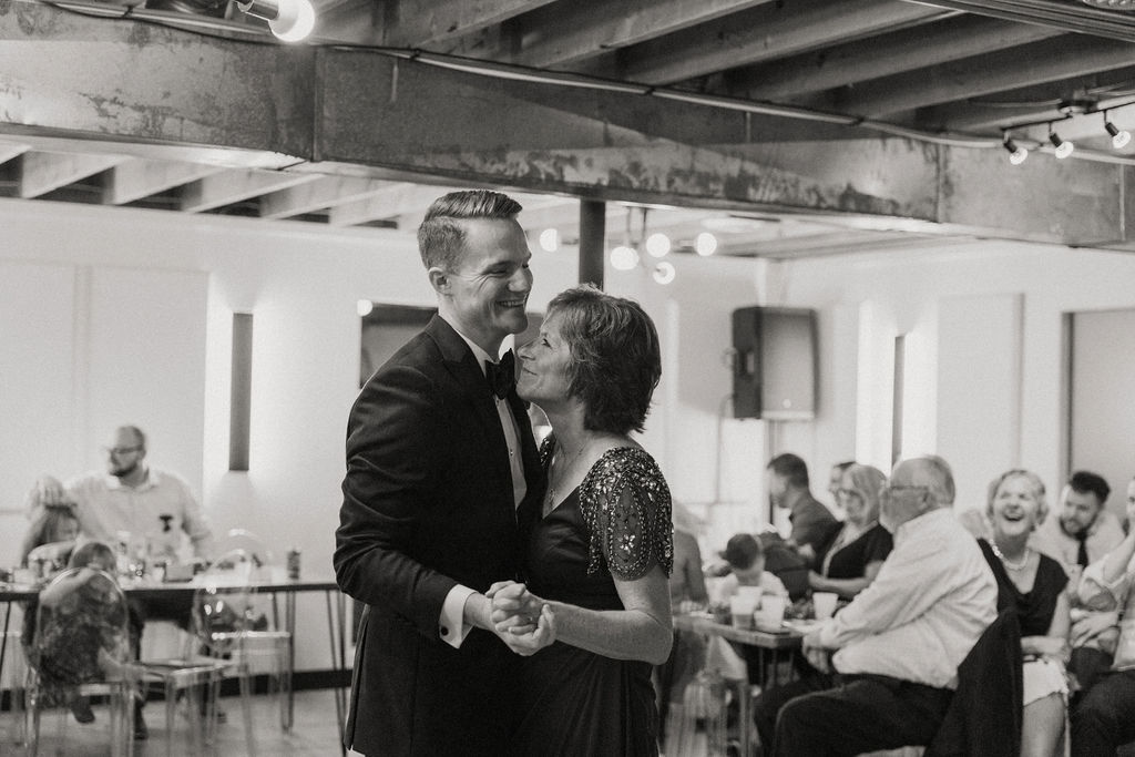 groom and mother of grooms first dance
